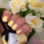 Yellow waterlilies inspired manicure